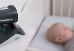 le babyphone Yoo Travel dans la chambre d'un bébé